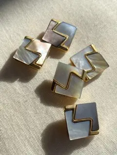 ヴィンテージ 貝殻ジグザグ模様ボタン ゴールド台 5個セット〈M-19〉