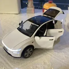 テスラ　Model Y　ロボタクシー　 ミニカーのサムネイル