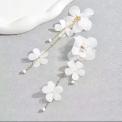 ピアス 両耳 フラワー ホワイト 華やか 大きめ ウェディング パーティ 春