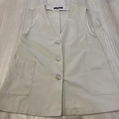 ベージュ　ベスト