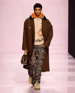 日本に在庫なし】LOUIS VUITTONアルパカクリップフロントコート - メルカリ