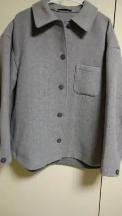 グレー ボタン付きシャツジャケット