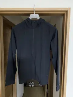 ユニクロ　ドライEXUVカットフルジップパーカ