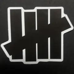 【UNDEFEATED　ステッカー】防水シール　アンディフィーテッド　かっこいい