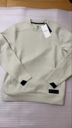 新品 UNDER ARMOUR アポロニット 長袖 M ベージュ