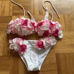 正規品チュアンピサマイ花びらデザイン セパレート水着中古