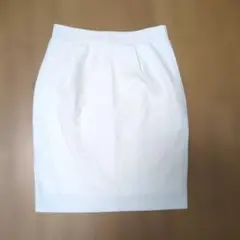 ホワイト タイトスカート ひざ丈のサムネイル