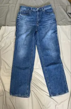 GU ハイライズストレートジーンズ