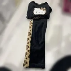 Hello Kitty フリースパジャマ 黒 ヒョウ柄　140 美品