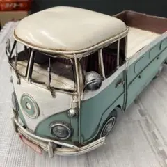 ロンドンで購入のレトロ ・ブリキ製サーフボード付1963年型ワーゲン