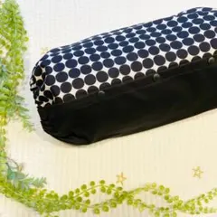 北欧調連なるドット柄ブラック　抱っこ紐カバー