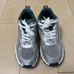 ZARAスニーカー シルバー/グリーン メッシュ　23センチ
