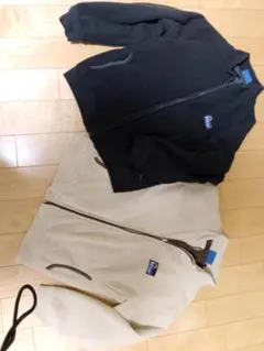 ペンフィールド黒、ベージュのジップアップジャケット