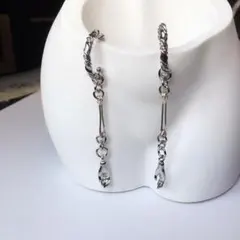 2way チタン ピアス シルバー ツイスト フープピアス CZ 手 チャーム