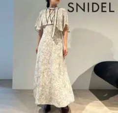 【美品】snidel ケープフリルパイピングプリントワンピース マキシ ボウタイ