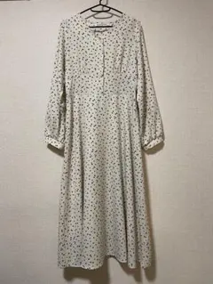 【値下げ中】レイカズン　アイボリー 小花柄　長袖ワンピース