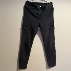 最終価格！H&M ブラックウォッシュ加工　カーゴスキニーデニム　ストレッチのサムネイル