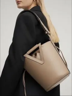 ROGER VIVIER】2way バケットバッグ ブラック美品です♡ - メルカリ