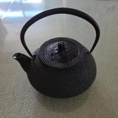 南部鉄器 文秀堂 黒色鋳鉄製鉄瓶 アラレ文様 - メルカリ