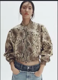 新品　Stella McCartney H&M スネークスキンフライトジャケットのサムネイル