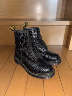 Dr.Martensゼブラ柄ハイカットブーツ 2026年最新】ドクターマーチンゼブラエンボスの人気アイテム - メルカリ