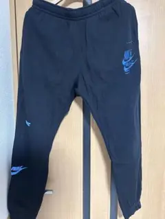 Nike 黒 ロゴ入り パンツ