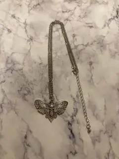 ネックレス　メンガタスズメ　羊たちの沈黙　洋画