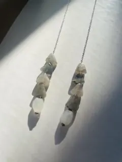 天然石 ロングピアス グレー ホワイト