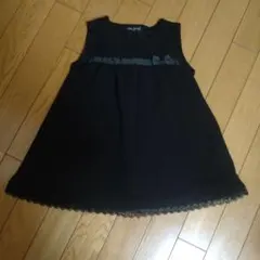 黒いノースリーブワンピース