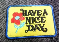 《VC黄HN赤花UK四角》Have A Nice Day良い一日を 刺繍ワッペン