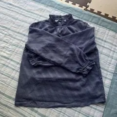 フリル付きシャツ