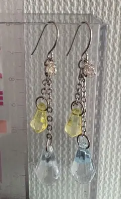 イエロー ブルー ドロップ型ピアス 他ピアスとのまとめ売りも大歓迎！