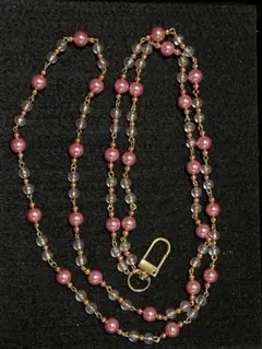 ピンククリアビーズのスマホショルダーストラップ