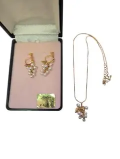 レディース ネックレスとイヤリングセット(ゴールドカラー)