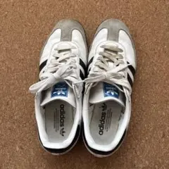 アディダスバンズ白スニーカーのサムネイル