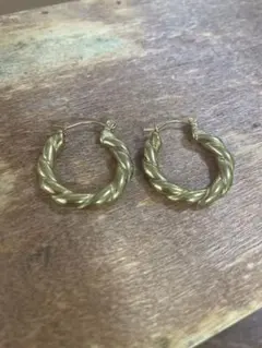 あ*ん様 ゴールド ツイストデザイン フープピアス