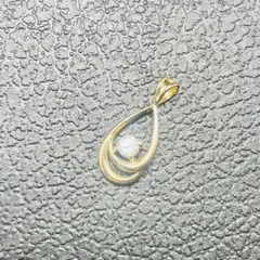 420遺品整理品　ペンダントトップ　ゴールド？　金？　ダイヤ？　ジルコニア？