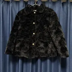 黒いフェイクファーコート
