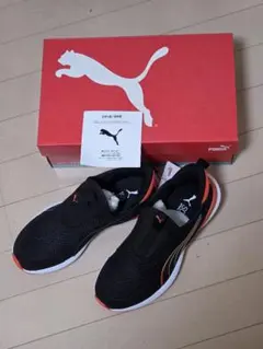 PUMA ブラック/オレンジ スニーカー 23cm