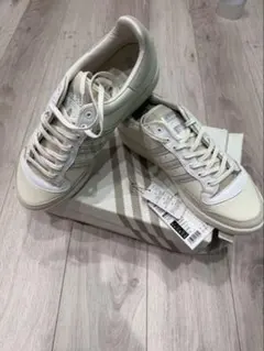 アディダス　adidas スニーカー　ホワイト　グレー　新品