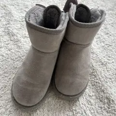 【a.v.v】 19センチ　グレー スエード リボン付きブーツ