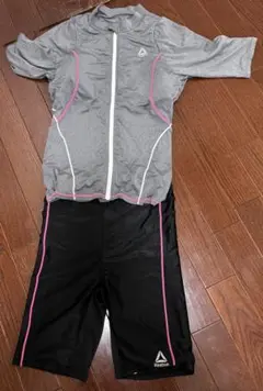 お値下げしました Reebok 水着　グレー/ブラックのサムネイル