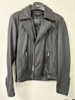 カドヤのブラックレザーダブルライダースジャケット サイズＬで厚めの牛革を使用。