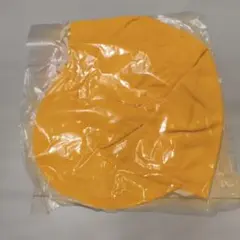 黄色　白帽子