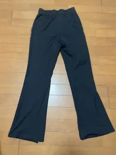 GU フレアパンツ 黒 スリット入り