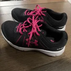 UNDER ARMOUR スニーカー ブラック ピンクのサムネイル