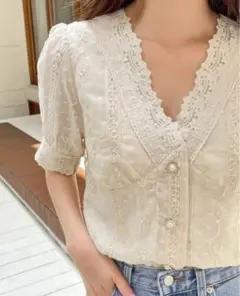 韓国 アイボリー レース付きブラウス 半袖