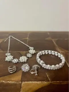 アクセサリーセット(ネックレス　ブレスレット　イヤリング　イヤーカフ)