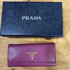 PRADA ワインレッド キーケース