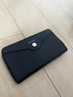 LONGCHAMP ブラックレザー長財布(未使用)のサムネイル